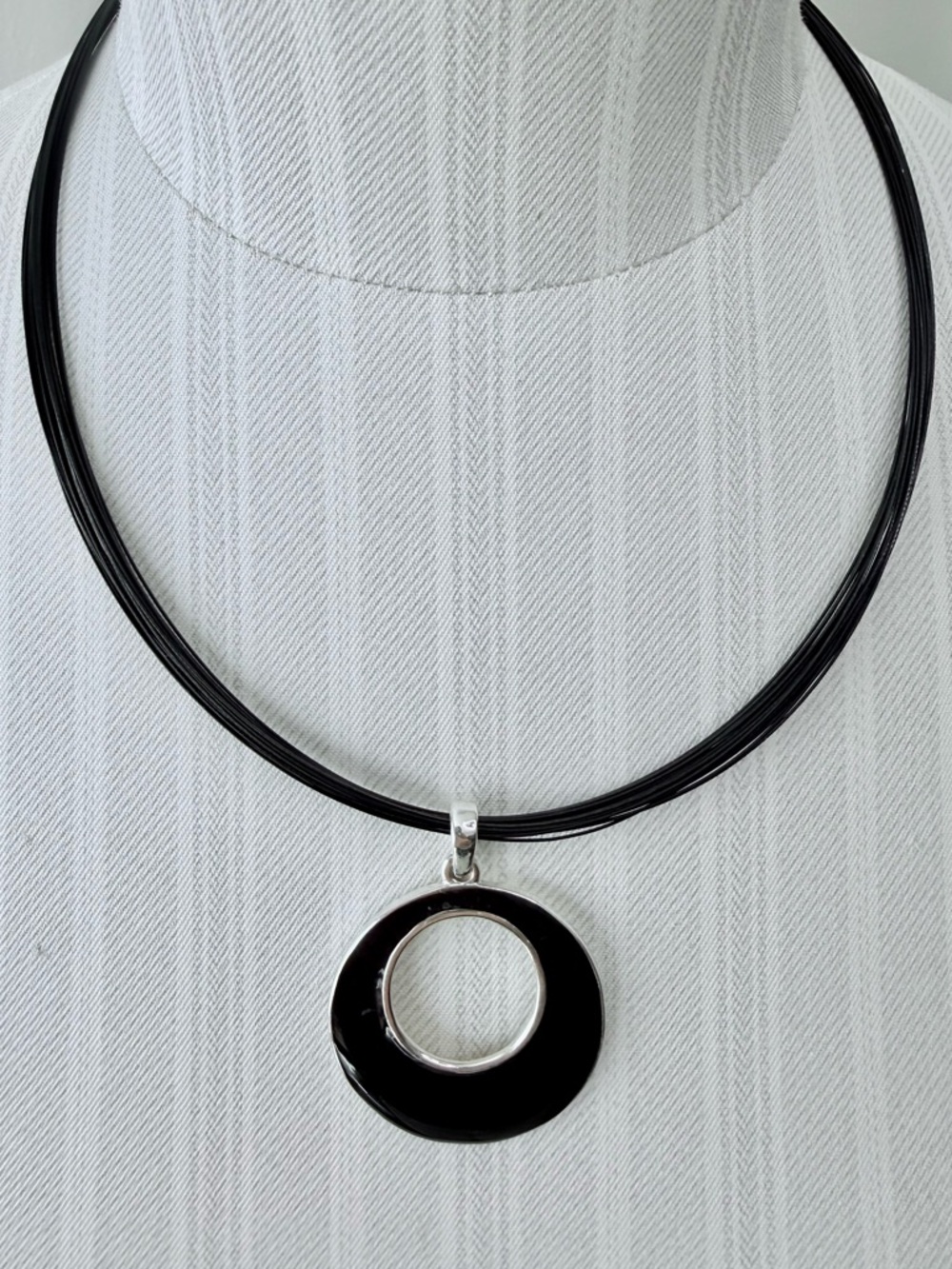 Black Epoxy/Silver Tiger’s Tail Multi-Strand Statement Pendant Necklace 18-21”